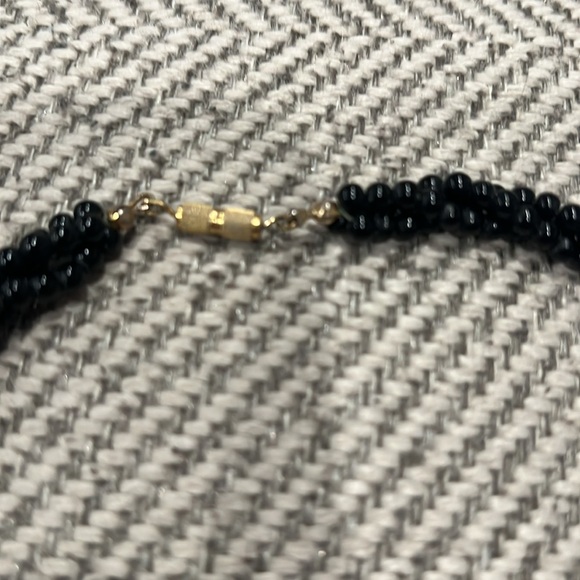 Black and coral necklace - Picture 3 of 3